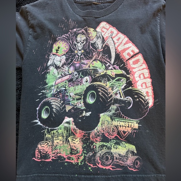 GRAVEDIGGER MONSTER TRUCK TEE - Picture 1 of 1